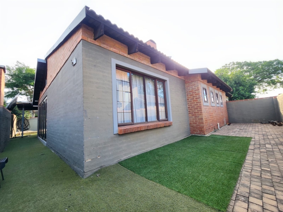 4 Bedroom Property for Sale in Waterval East North West